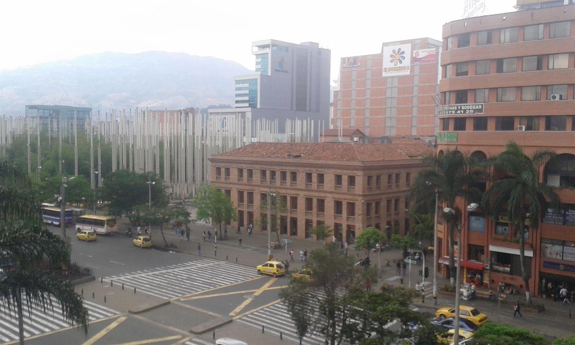 Hotel Plaza Mayor Medellín Extérieur photo